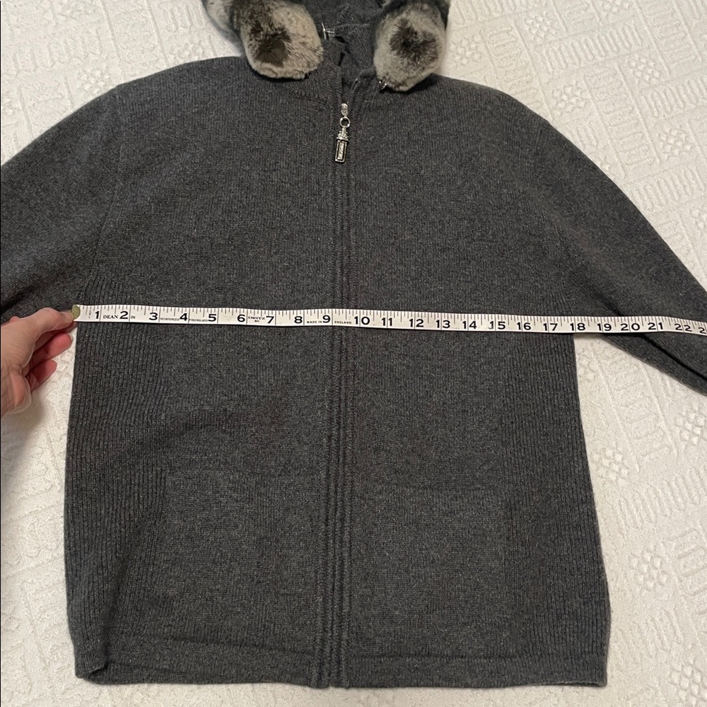 St. John Cashmere Fur Trim  knit sweater  Arctic Fox Fur - Picture 10 of 16